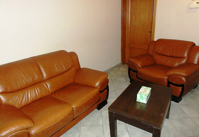 Business-Suite-Living-Room-(2)